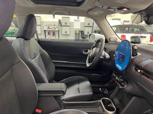 Certified 2025 MINI Cooper 2-Door Hardtop image 22