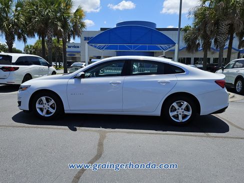 Used 2024 Chevrolet Malibu LS w/ Driver Confidence Package FWD image 2
