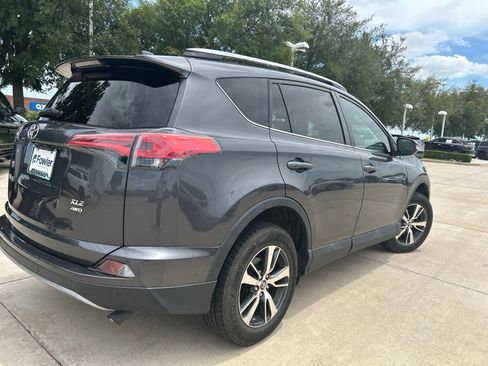 Used 2017 Toyota RAV4 XLE AWD/4WD image 4