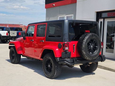 Used 2017 Jeep Wrangler Unlimited Sahara AWD/4WD image 4