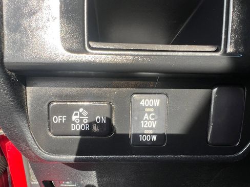 Used 2016 Toyota Tacoma TRD Sport image 17