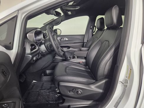 New 2026 Chrysler Pacifica Select FWD image 10