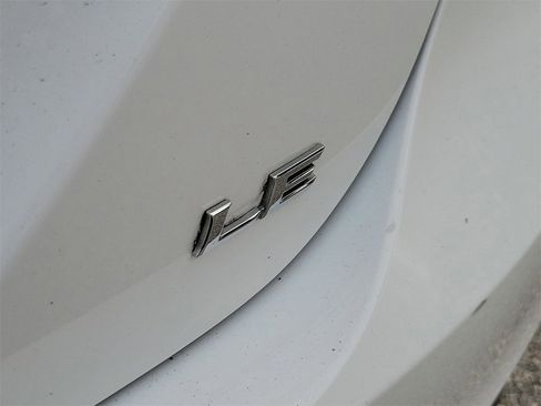 Used 2020 Toyota Camry LE image 7