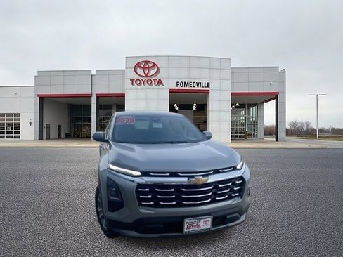 Used 2025 Chevrolet Equinox LT FWD image 1