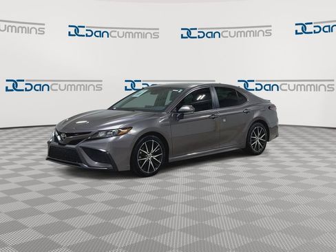 Used 2022 Toyota Camry SE w/ Audio Upgrade Package image 5