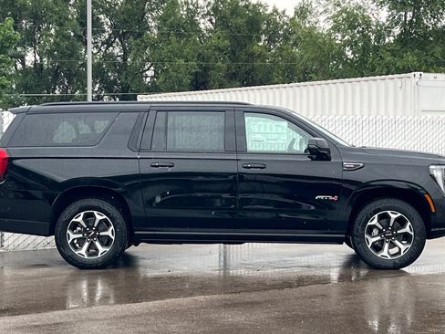 New 2026 GMC Yukon XL AT4 AWD/4WD image 3