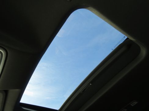 Used 2022 Chevrolet Silverado 1500 High Country w/ Technology Package image 27