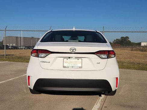 Used 2025 Toyota Corolla LE image 6