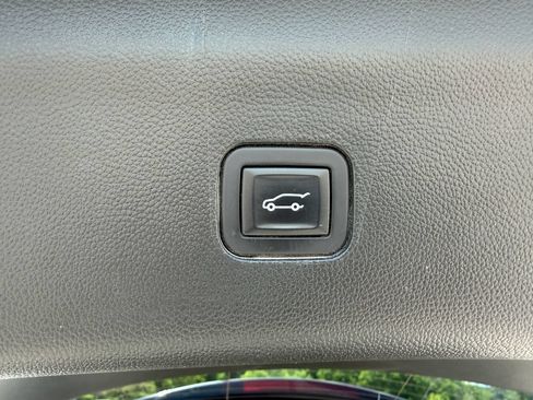 Used 2019 Buick Enclave Essence AWD/4WD image 14