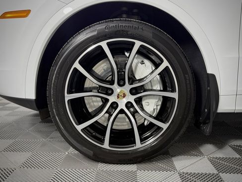 Used 2022 Porsche Cayenne Turbo image 13