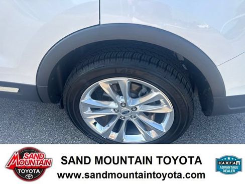 Used 2019 Ford Explorer XLT w/ Equipment Group 202A FWD image 11