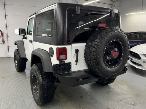 Used 2015 Jeep Wrangler Rubicon w/ Dual Top Group AWD/4WD image 10