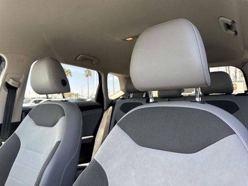 Used 2022 Volkswagen Taos SE image 21