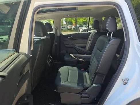 Used 2023 Volkswagen Atlas SE w/ Panoramic Sunroof Package AWD/4WD image 8