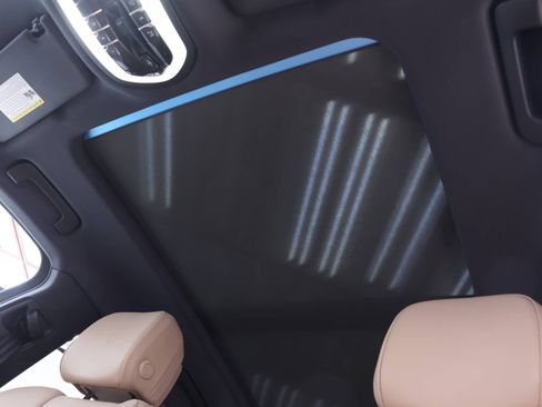 Used 2025 Porsche Macan image 23