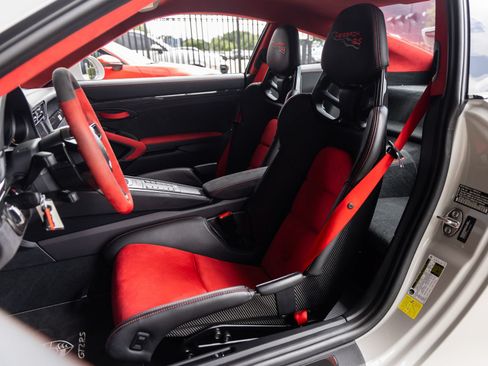 Certified 2019 Porsche 911 GT2 RS RWD image 5