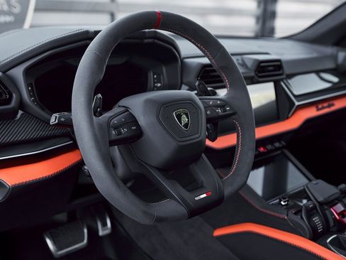 Used 2025 Lamborghini Urus SE image 37