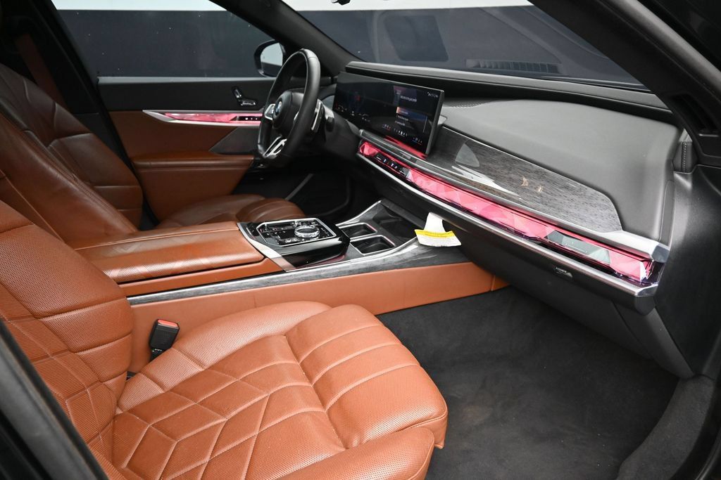 Used 2023 BMW 760i xDrive AWD/4WD image 24