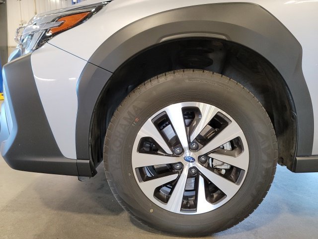 Used 2025 Subaru Outback Premium w/ Popular Package #1A AWD/4WD image 12