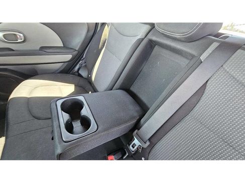 Used 2017 Kia Soul + image 25