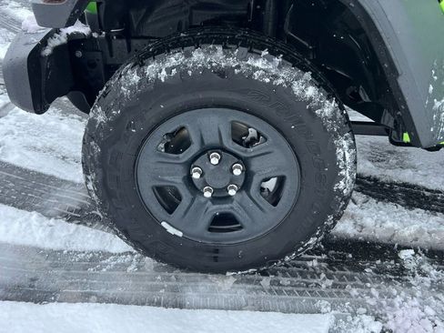 Used 2025 Jeep Gladiator Sport image 12