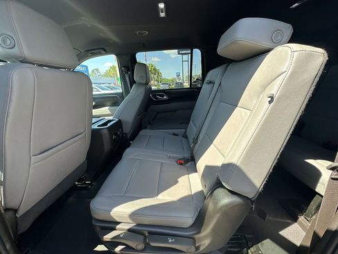 Used 2024 Chevrolet Suburban LT image 18