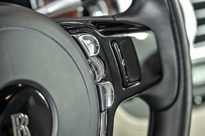 Used 2015 Rolls-Royce Wraith RWD image 25