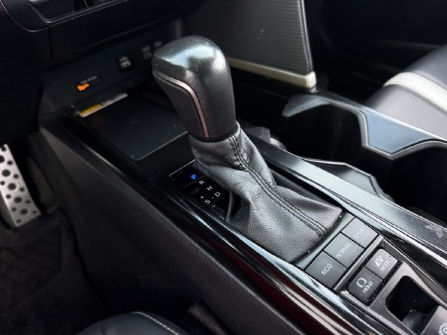 Used 2025 Toyota Camry SE w/ Convenience Package FWD image 21