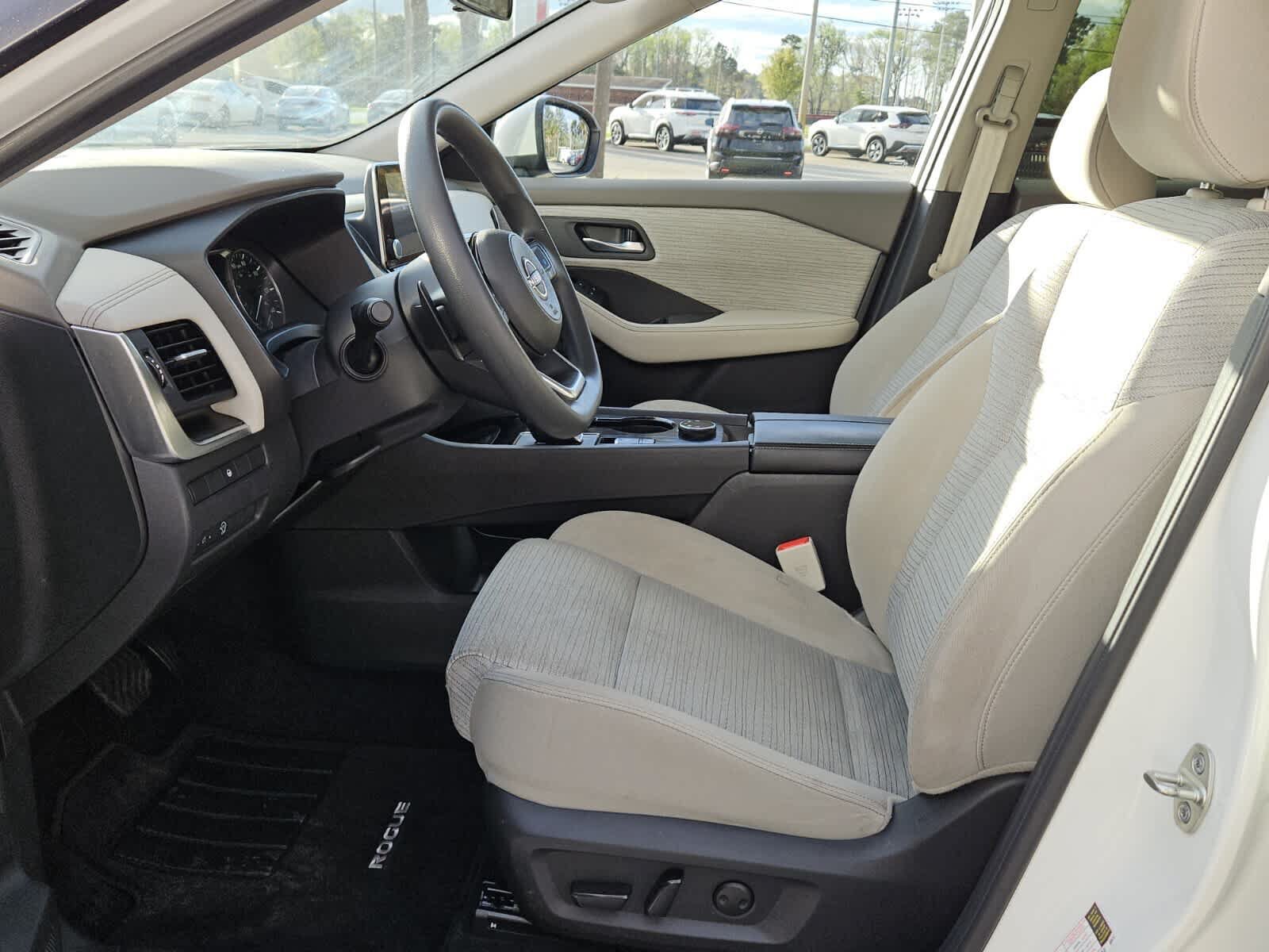 Used 2023 Nissan Rogue SV AWD/4WD image 3