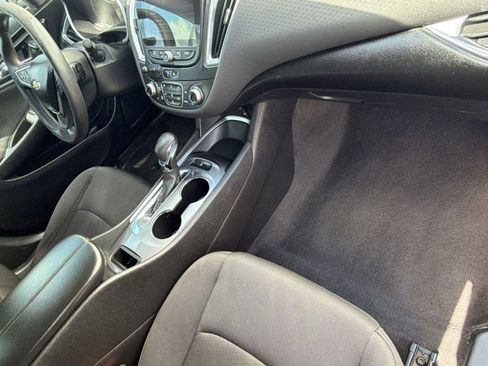 Used 2021 Chevrolet Malibu LT FWD image 33