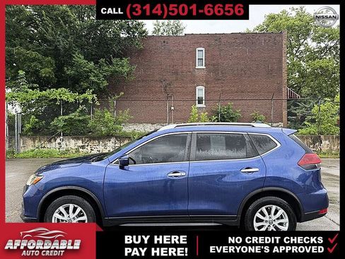 Used 2020 Nissan Rogue SV FWD image 2