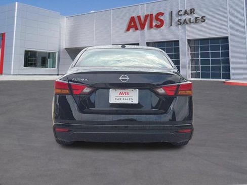 Used 2025 Nissan Altima 2.5 SV FWD image 9
