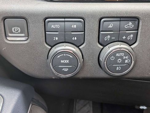 Used 2022 Chevrolet Silverado 1500 High Country w/ Z71 Off-Road Package AWD/4WD image 24