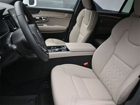 New 2025 Volvo XC90 B6 Plus w/ Protection Package Premier image 20