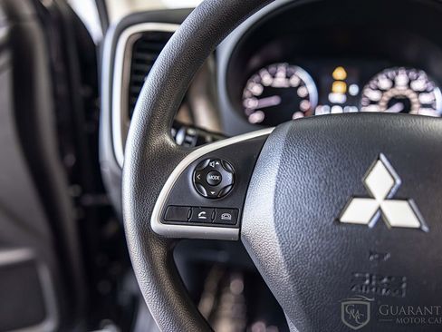 Used 2020 Mitsubishi Outlander ES FWD image 22