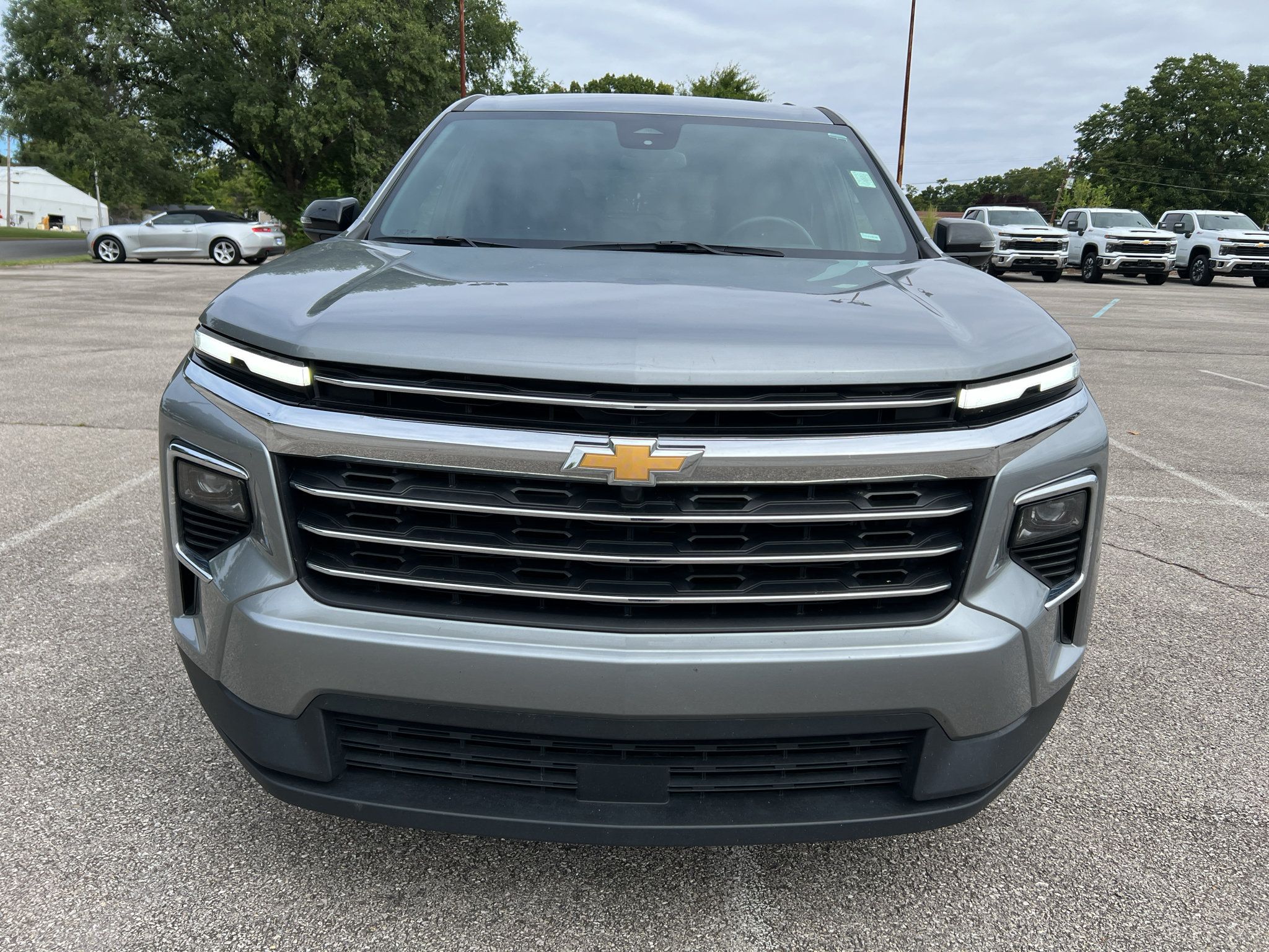 Used 2025 Chevrolet Traverse LT FWD image 8