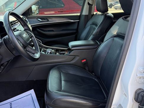 Used 2022 Jeep Grand Cherokee L Limited w/ Black Appearance Package AWD/4WD image 10