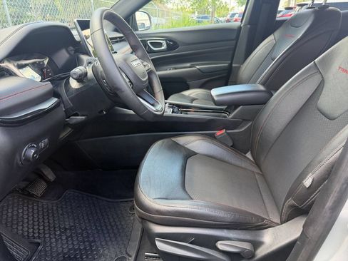 Used 2025 Jeep Compass Trailhawk AWD/4WD image 21