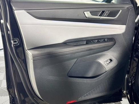 Certified 2025 Volkswagen Atlas Peak Edition SE AWD/4WD image 11