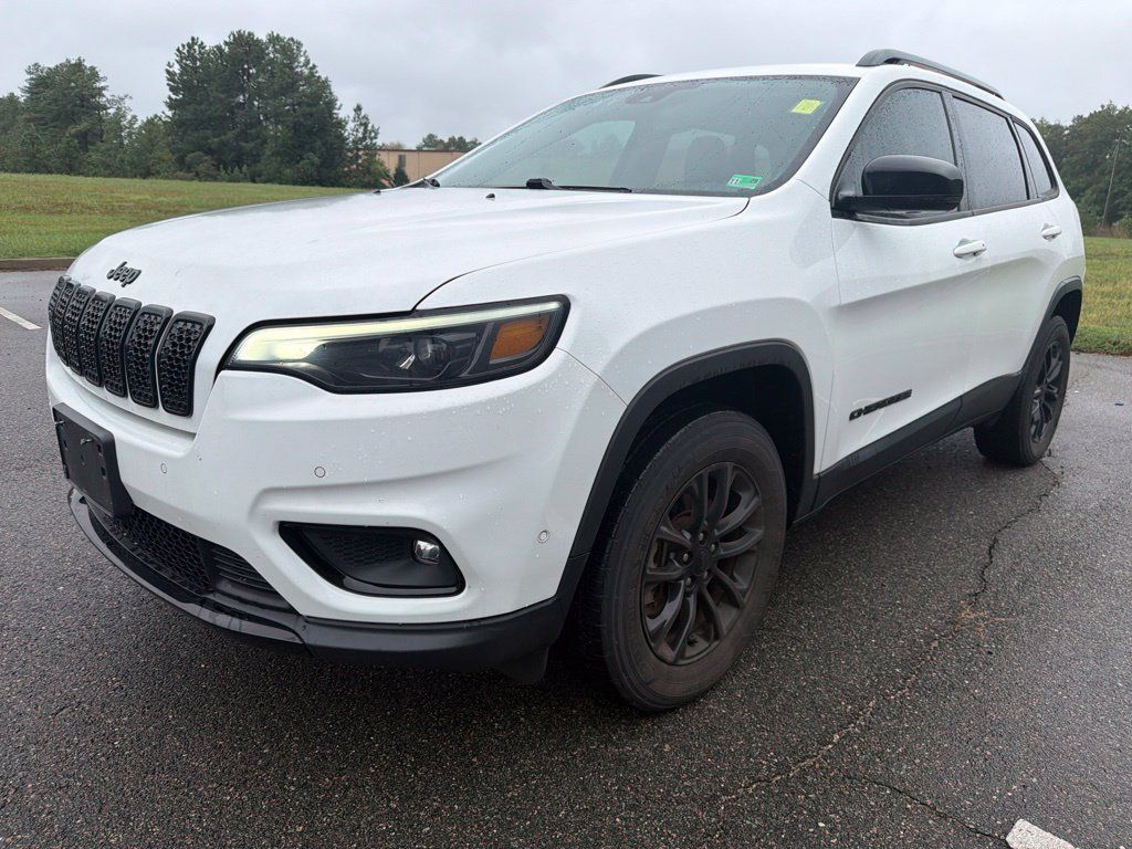 Used 2023 Jeep Cherokee Altitude Lux AWD/4WD image 3