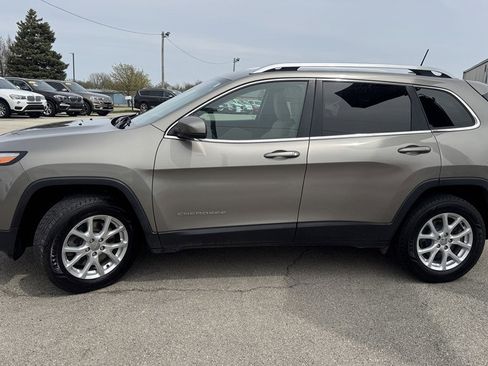 Used 2017 Jeep Cherokee Latitude w/ Safety/Convenience Group image 5