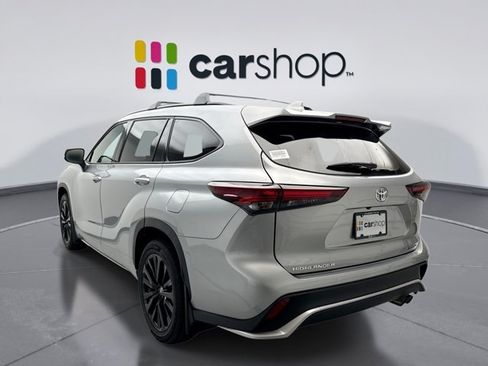 Used 2024 Toyota Highlander XSE AWD/4WD image 3