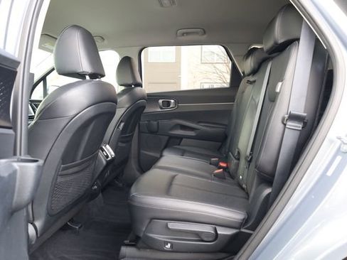 Used 2024 Kia Sorento S image 27