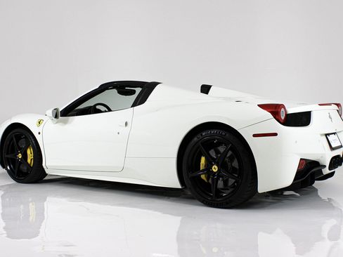 Used 2015 Ferrari 458 Spider RWD image 6