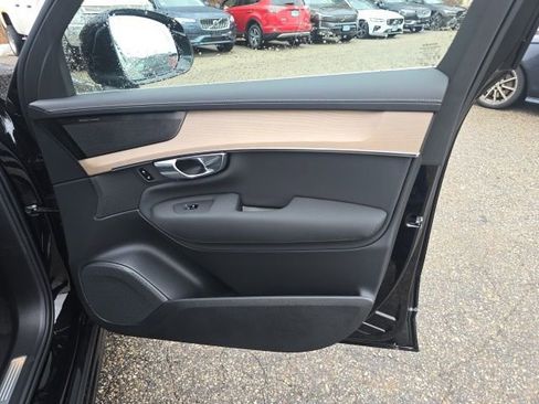 New 2026 Volvo XC90 B6 Plus w/ Protection Package Premier image 13