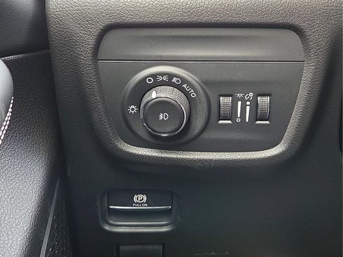 New 2026 Jeep Grand Cherokee Limited w/ Luxury Tech Group II AWD/4WD image 18