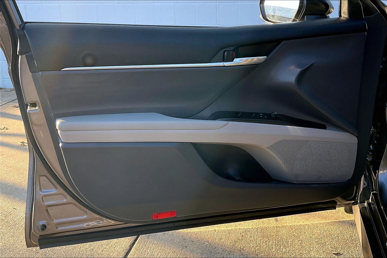 Used 2022 Toyota Camry LE FWD image 27