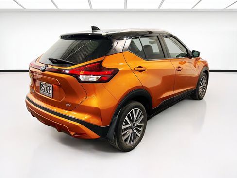 Used 2023 Nissan Kicks SV image 4