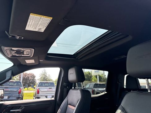 Certified 2022 GMC Sierra 1500 AT4 w/ AT4 Premium Package AWD/4WD image 12