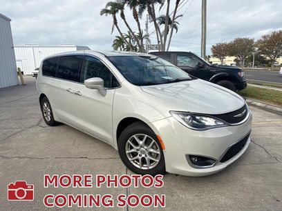 Used 2020 Chrysler Pacifica Touring w/ Advanced Safetytec Group